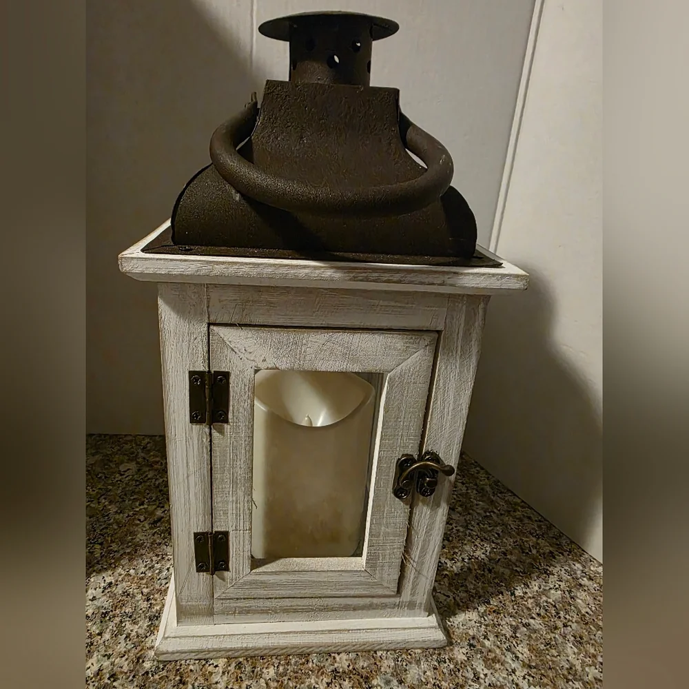 Like New Battery Powered Lantern